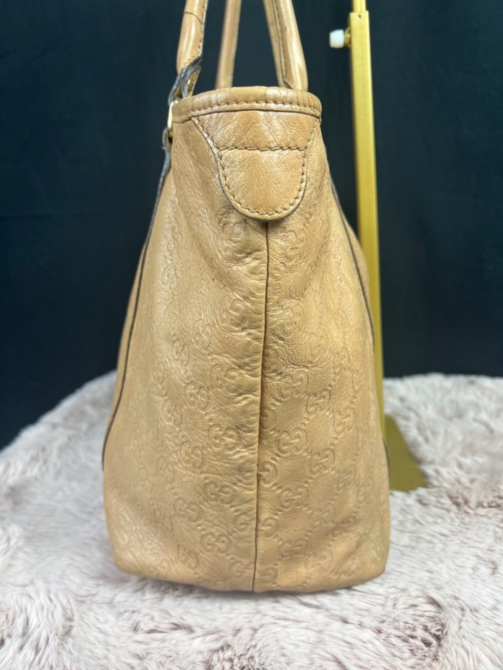 Gucci Beige Monogram Leather Tote Bag - Picture 2 of 11